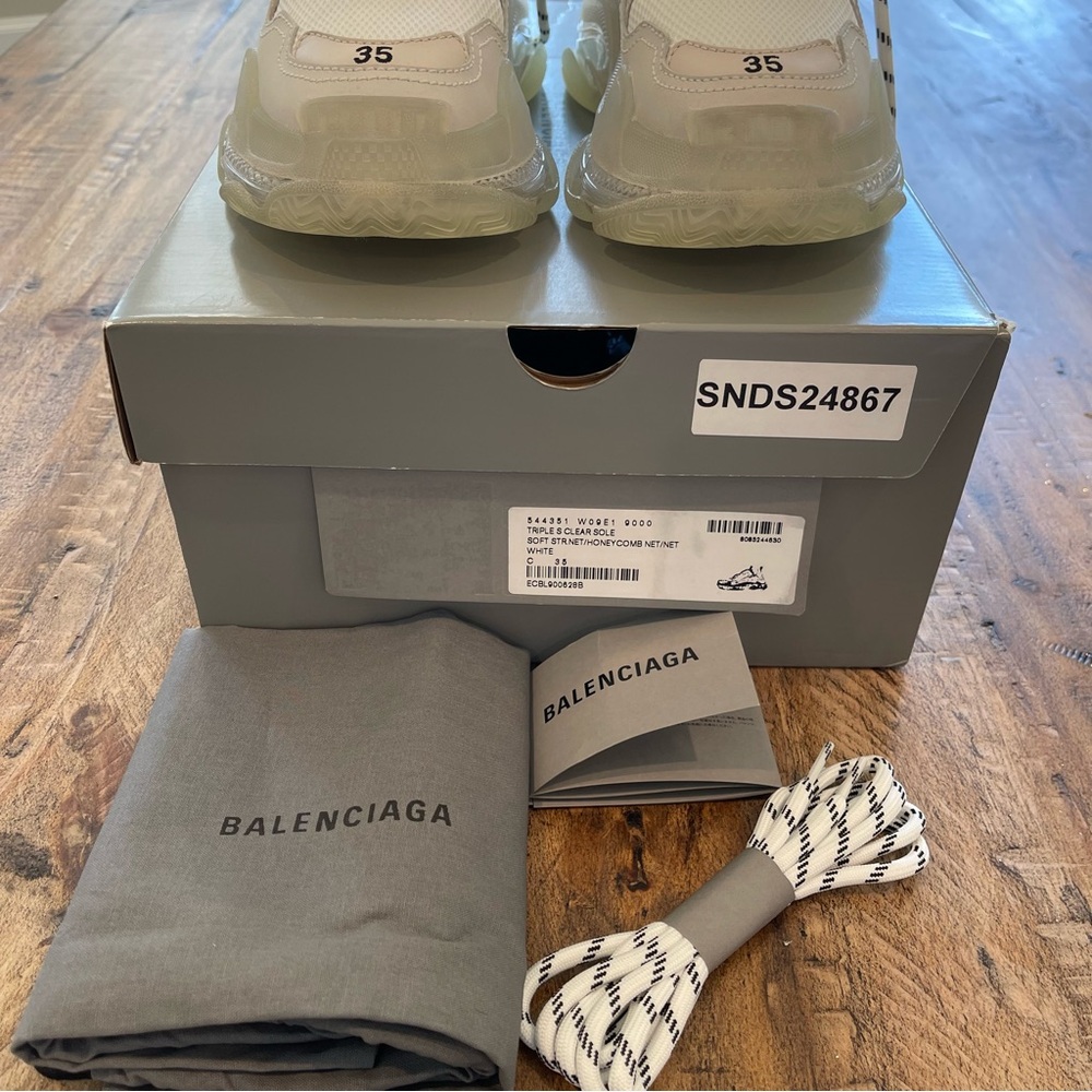 NEW Balenciaga triple S Sneakers - Picture 7 of 7
